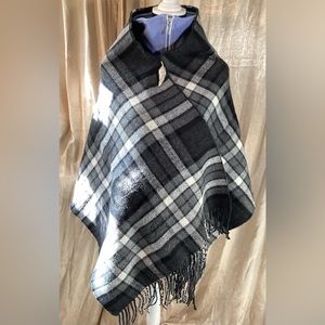 Isaac Mizrahi NY thick wrap/scarf/poncho 72”x25”